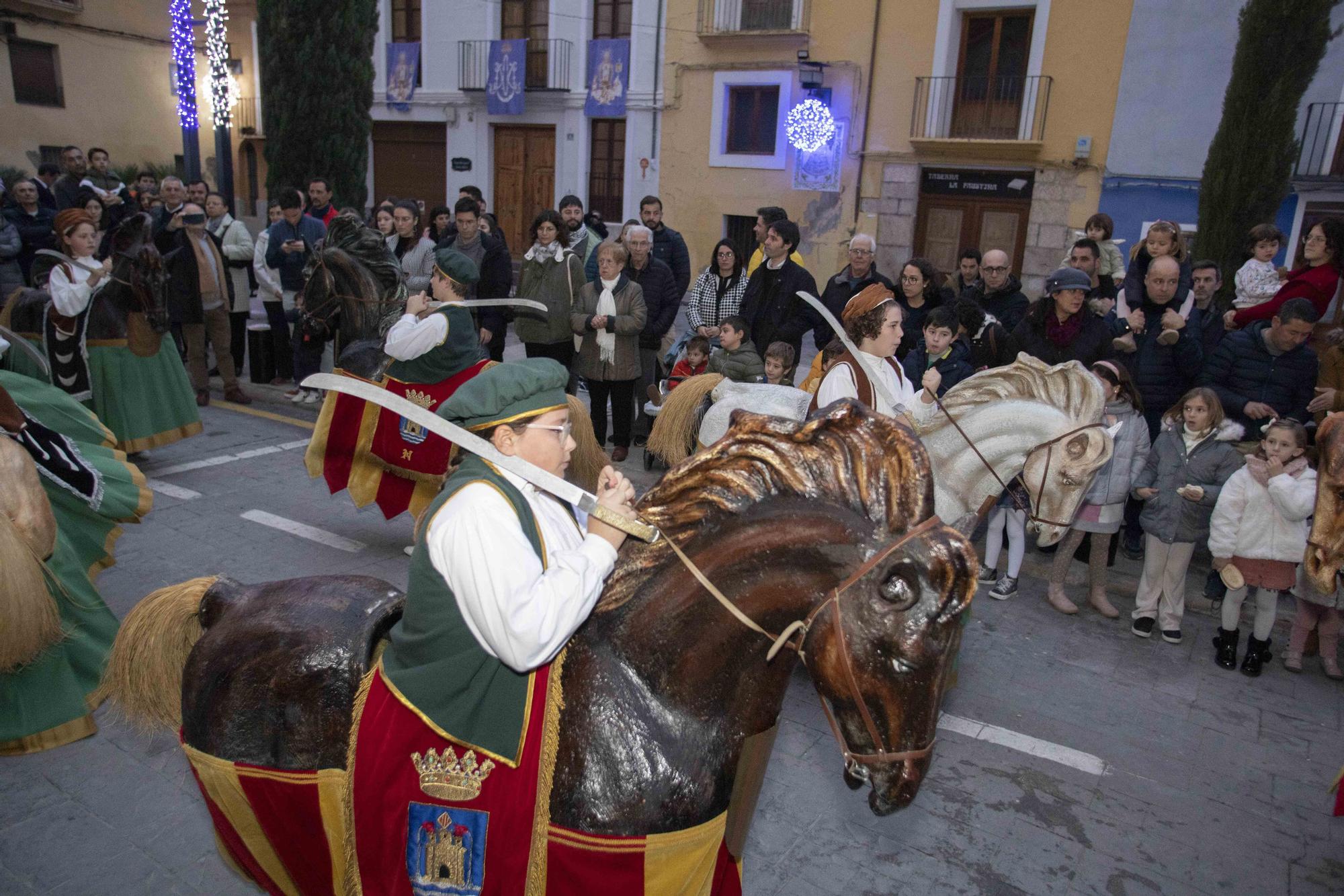 Ontinyent se vuelca con la tradiconal procesión de la Puríssima