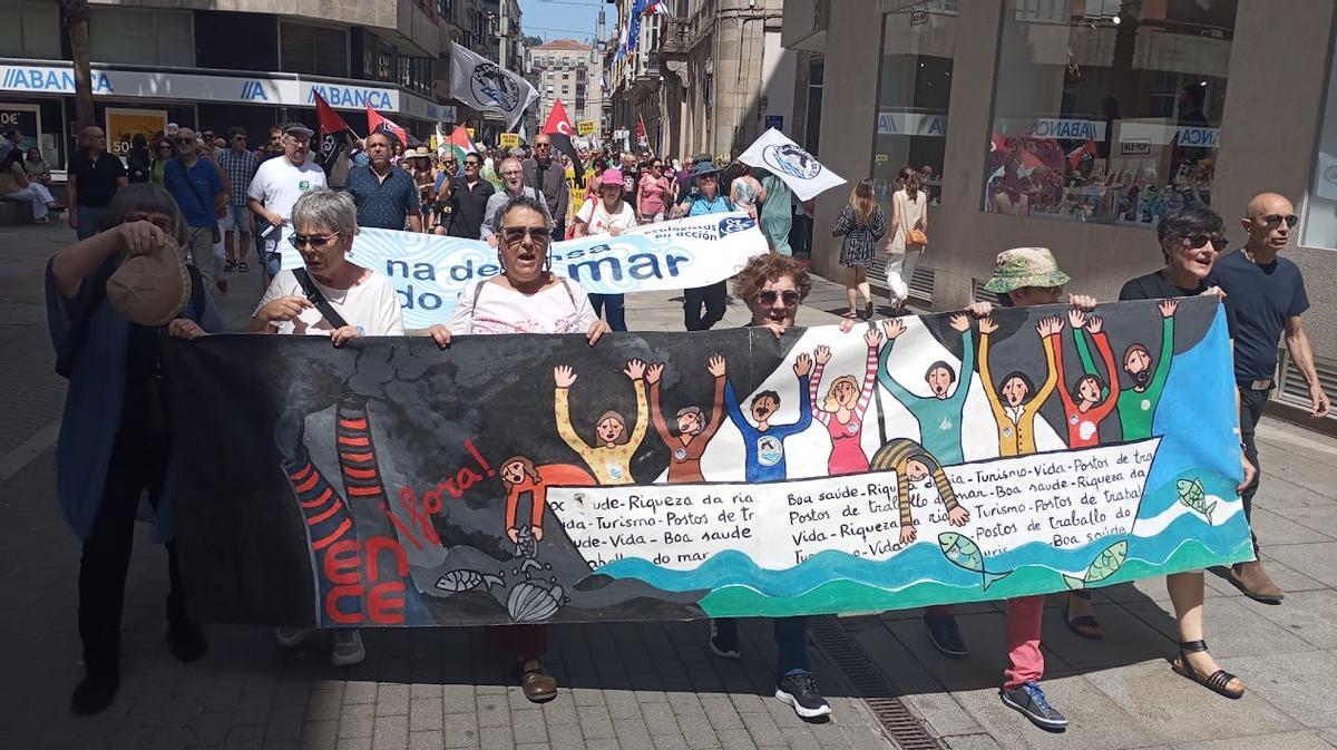 Un año más, la protesta convocó a vecinos de todas las edades y profesiones.