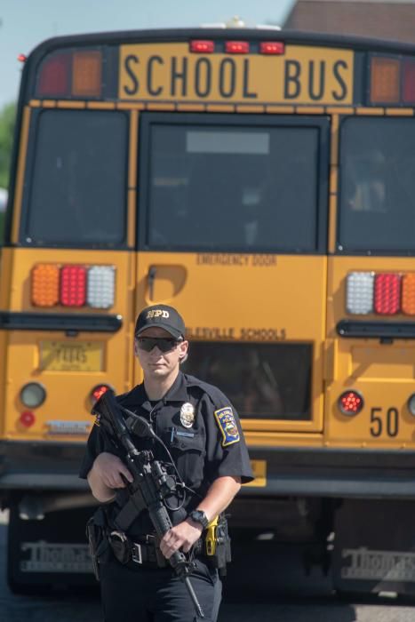 Un maestro y un estudiante heridos en un tiroteo en un colegio de Indiana
