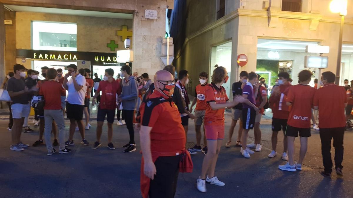 La afición del Mallorca celebra el ascenso a Primera