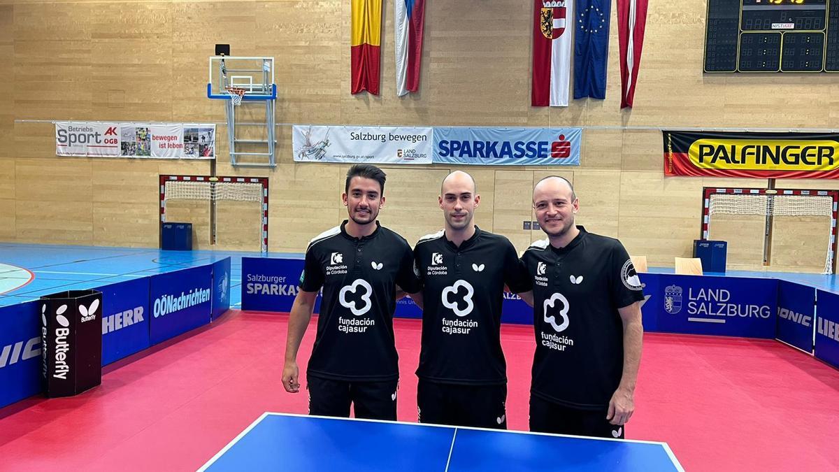 Jugadores del Real Cajasur Priego de tenis de mesa en Salzburgo.