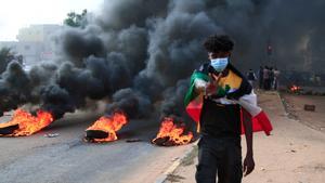 L’Exèrcit tanca els aeroports i bloqueja les comunicacions i internet al Sudan