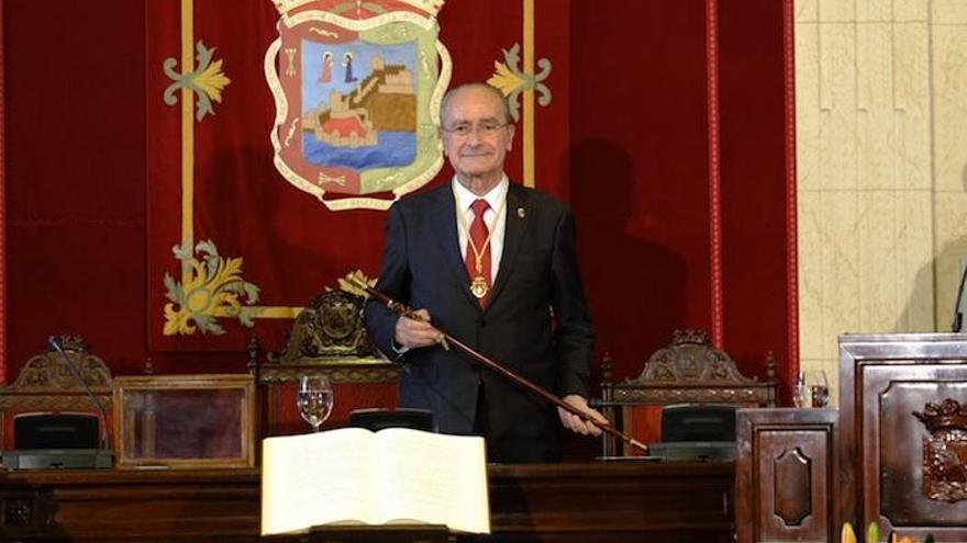 Franscisco de la Torre, con el bastón de mando.