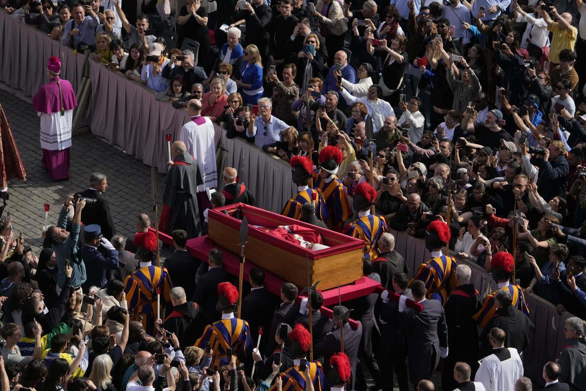 Traslado del féretro del papa Francisco a la basílica de San Pedro