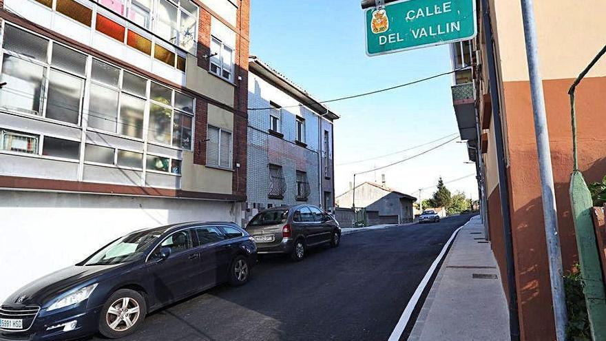 Estado actual de la calle El Vallín, tras las obras.