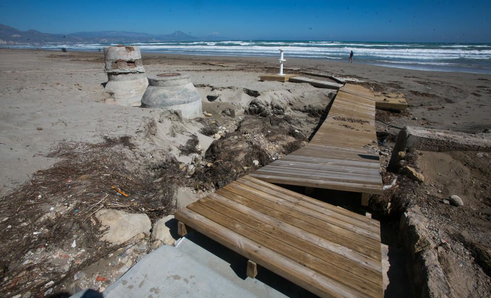 Tres edificios de la playa de San Juan siguen anegados y 120 viviendas sin luz ni agua