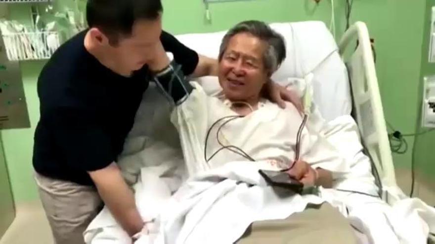 Fujimori ingresa en un hospital de Lima justo cuando debía volver a prisión