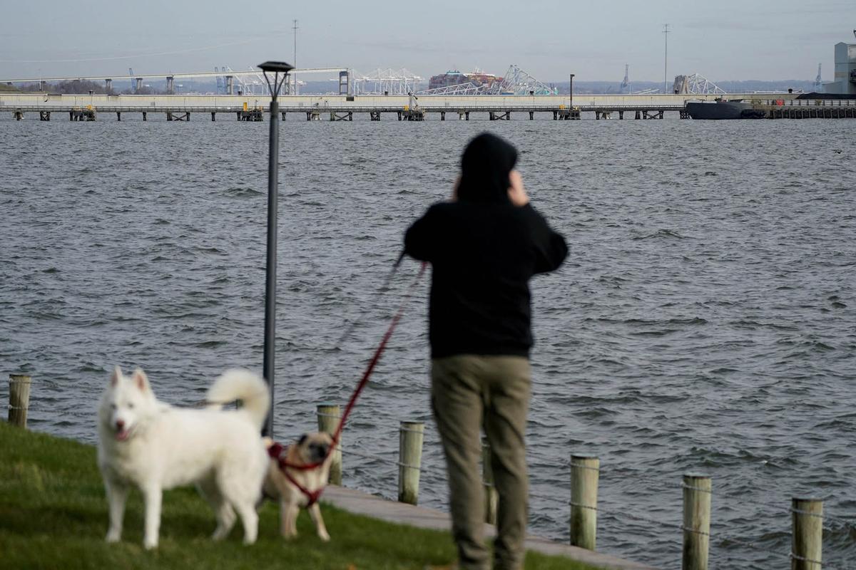 Un barco carguero  impacta contra el puente Francis Scott Key en Baltimore