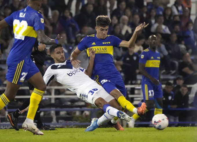 Momento del encuentro entre el Boca y el Vélez.