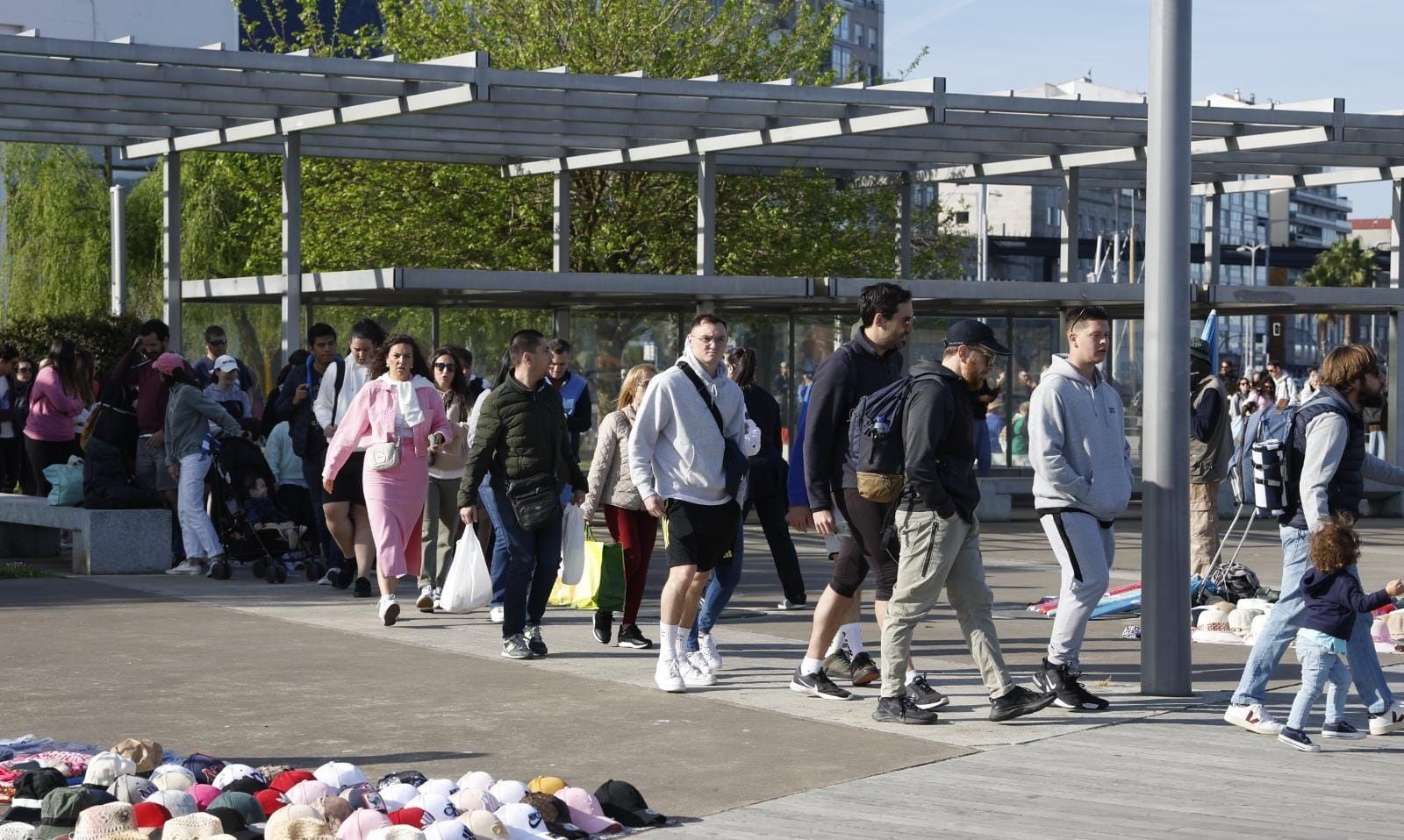 Larguísima cola para coger el barco a Cíes