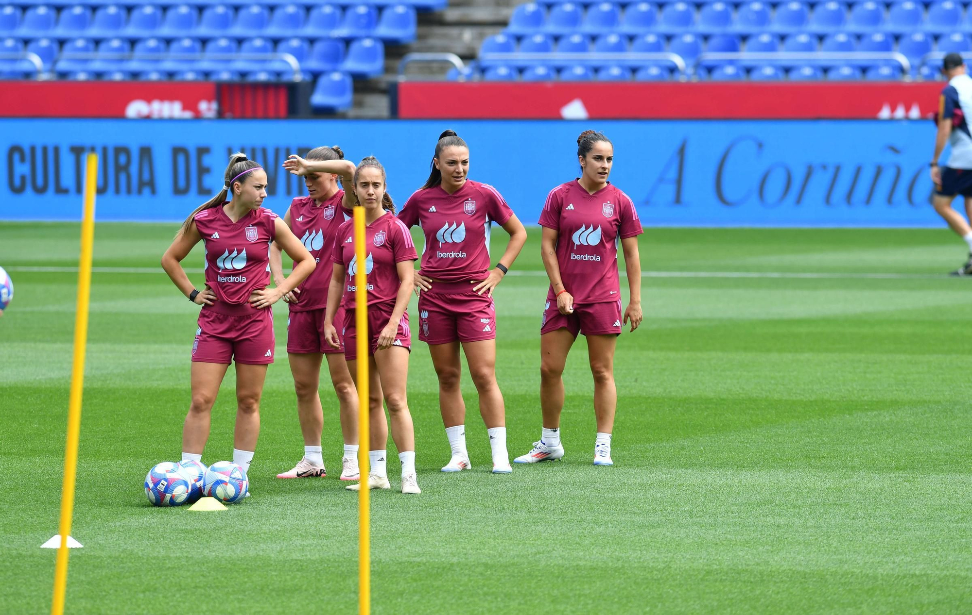 Entrenamiento de la selección femenina de fútbol en Riazor