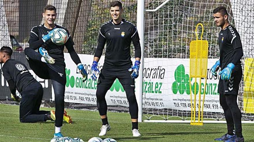 Raúl Fernández completa parte del día con el grupo