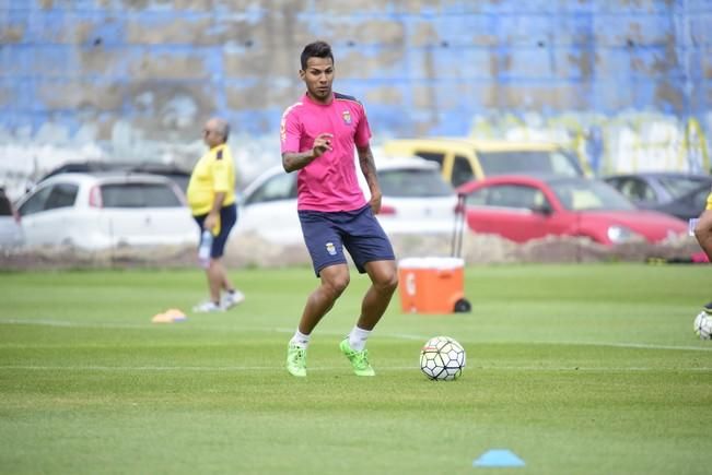 Entrenamiento de la UD Las Palmas en Barranco ...