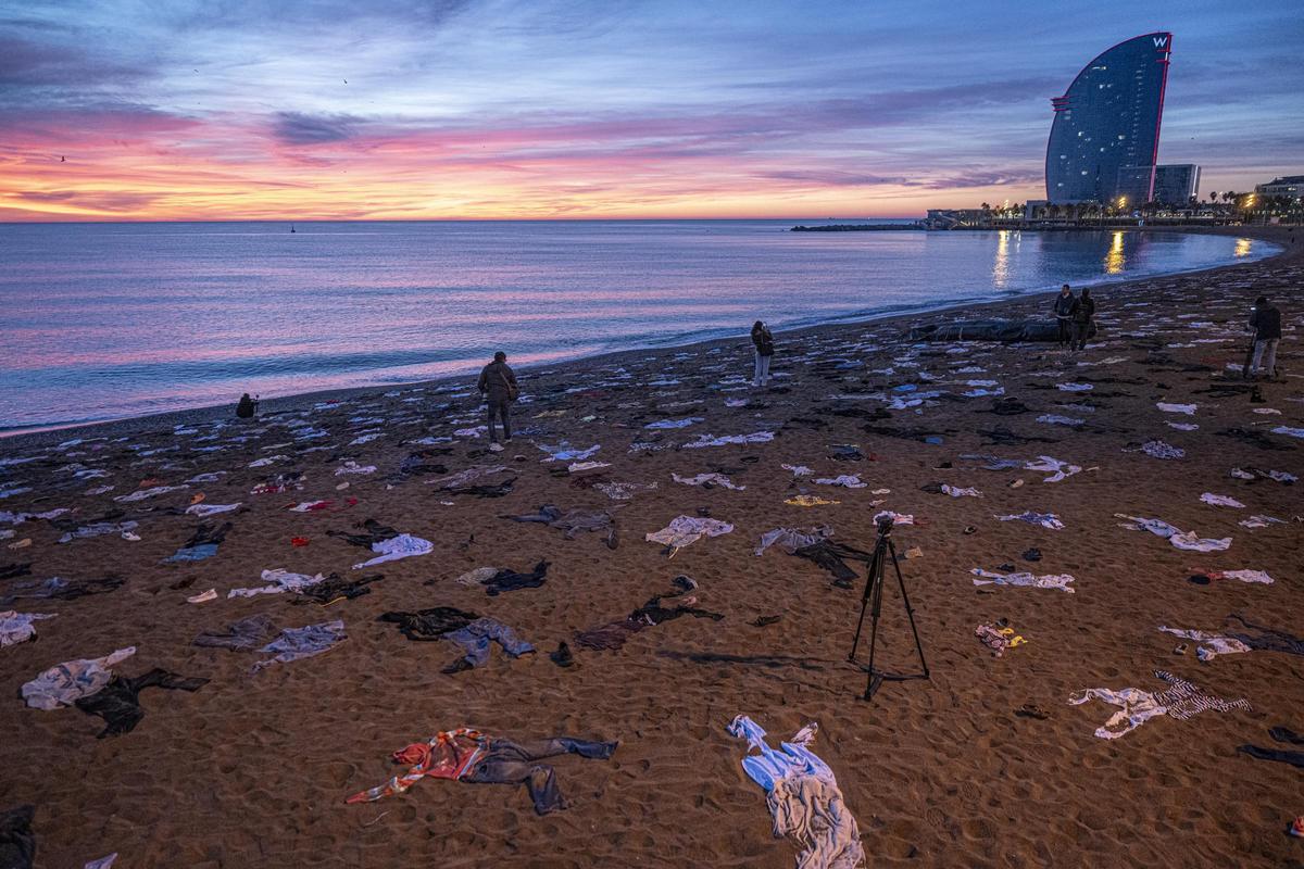 Denuncian miles de muertes en el Mediterráneo este lunes en la Barceloneta