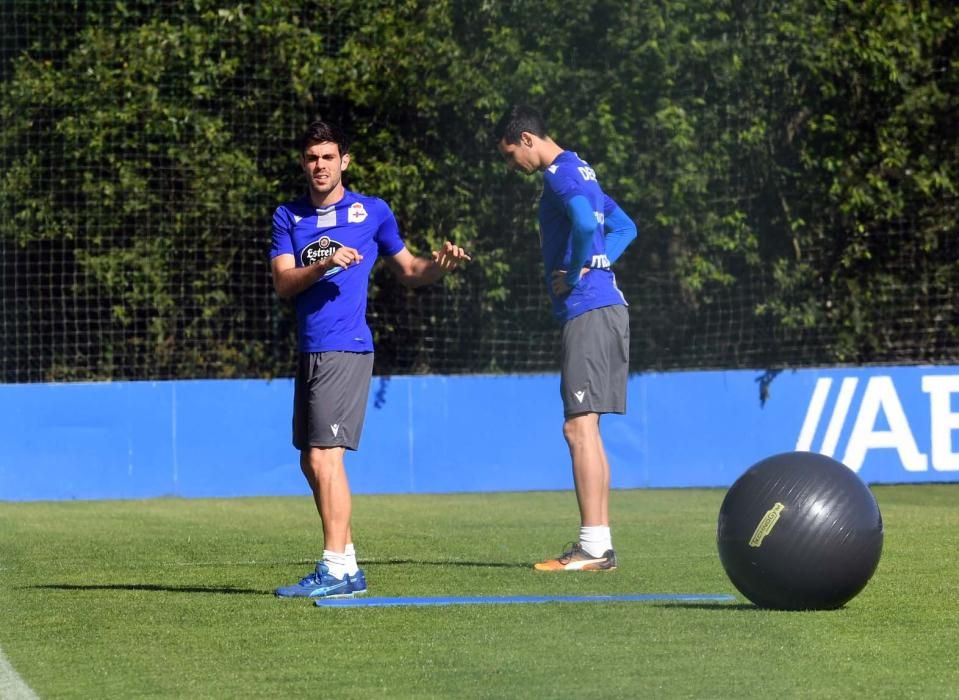 La plantilla puede ejercitarse ya por grupos de un máximo de 10 jugadores en las instalaciones de la ciudad deportiva de Abegondo.