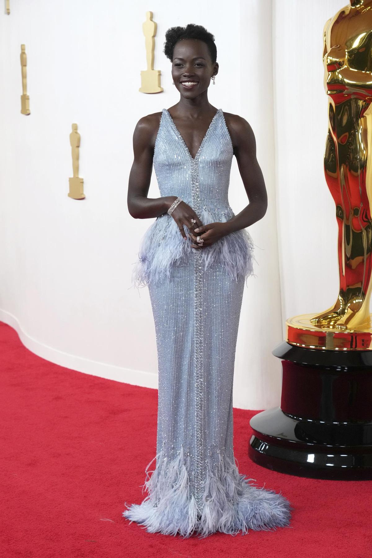 Lupita Nyong'o, en la alfombra roja de los Oscar.