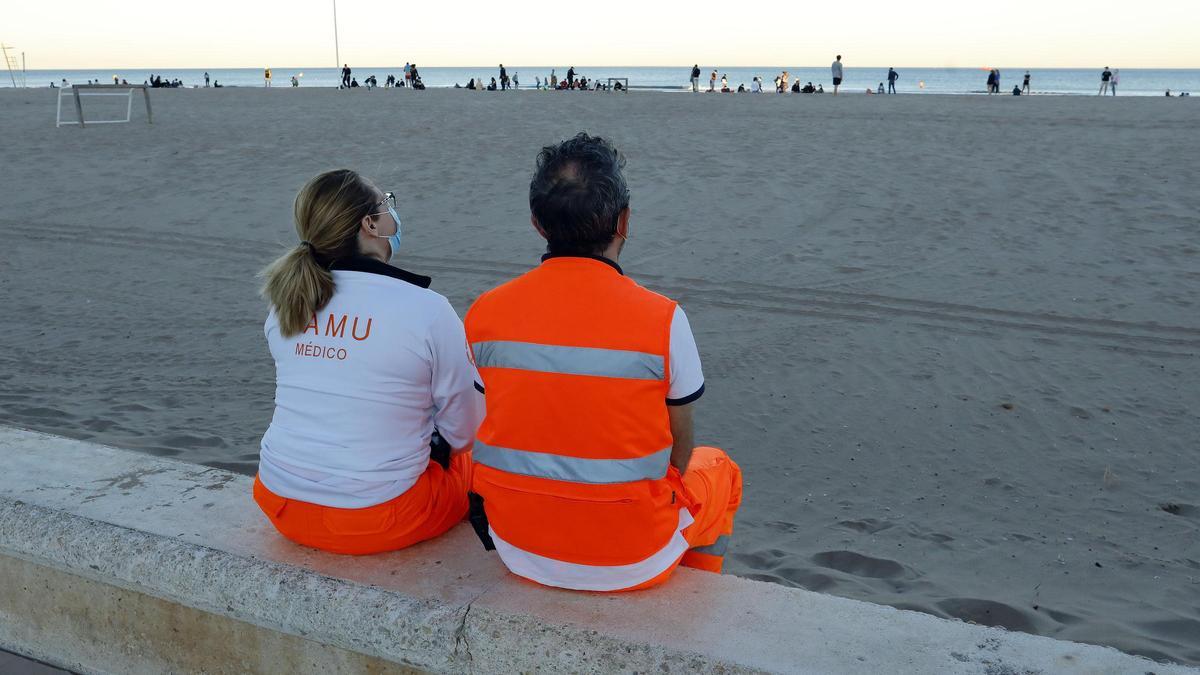 Buscan a un joven desaparecido en el agua de la playa de la Malva-rosa