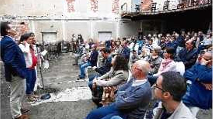 Lara Pujol va presentar ahir el llibre a l&#039;antic Cinema Modern de Girona.