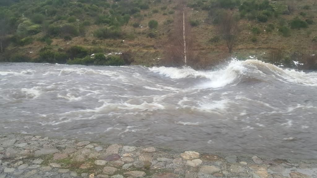 El deshielo en Sanabria deja estas impresionantes imágenes