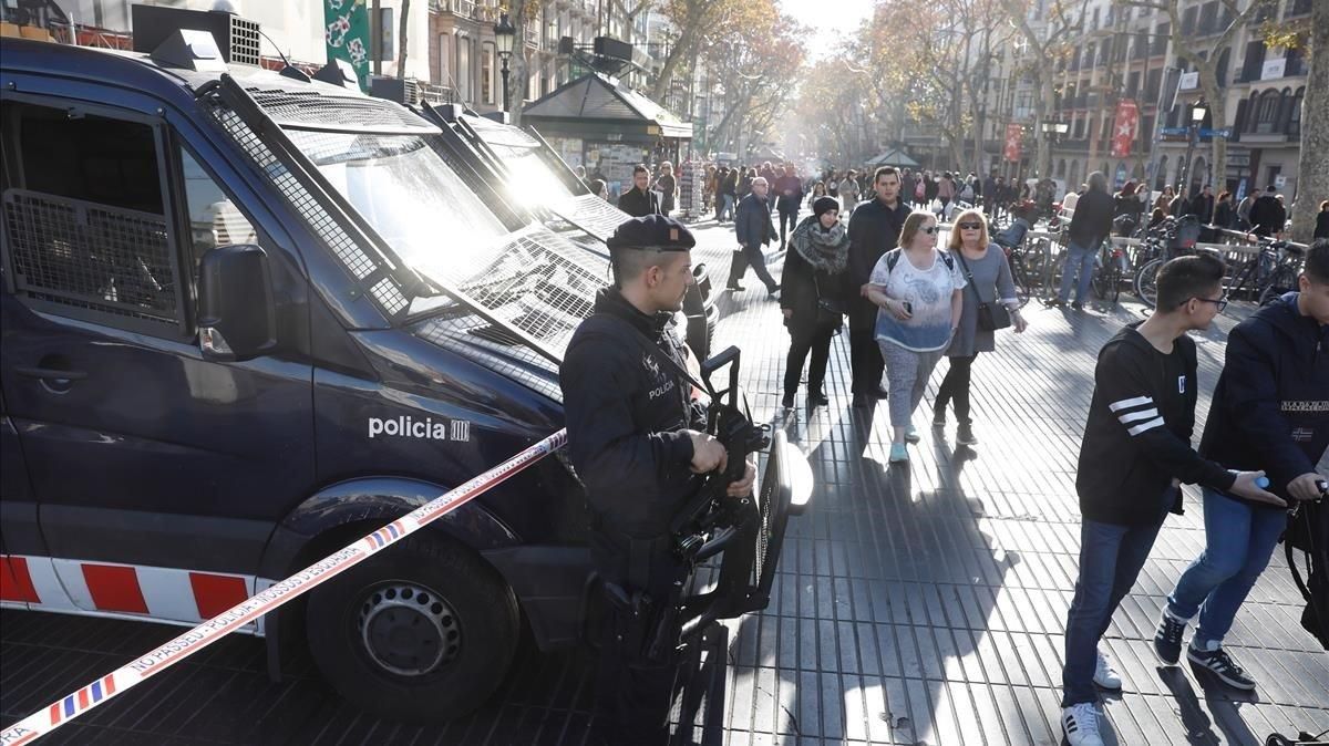 mossos-refuerzan-la-seguridad-en-barcelona-ante-alerta-terrorista
