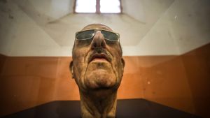 Franco, una escultura de Eugenio Merino, en una de las celdas de la Modelo.
