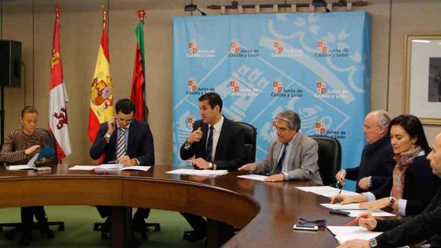Montes, Castro y Juan Emilio Antón presiden el Consejo de Salud de Área.