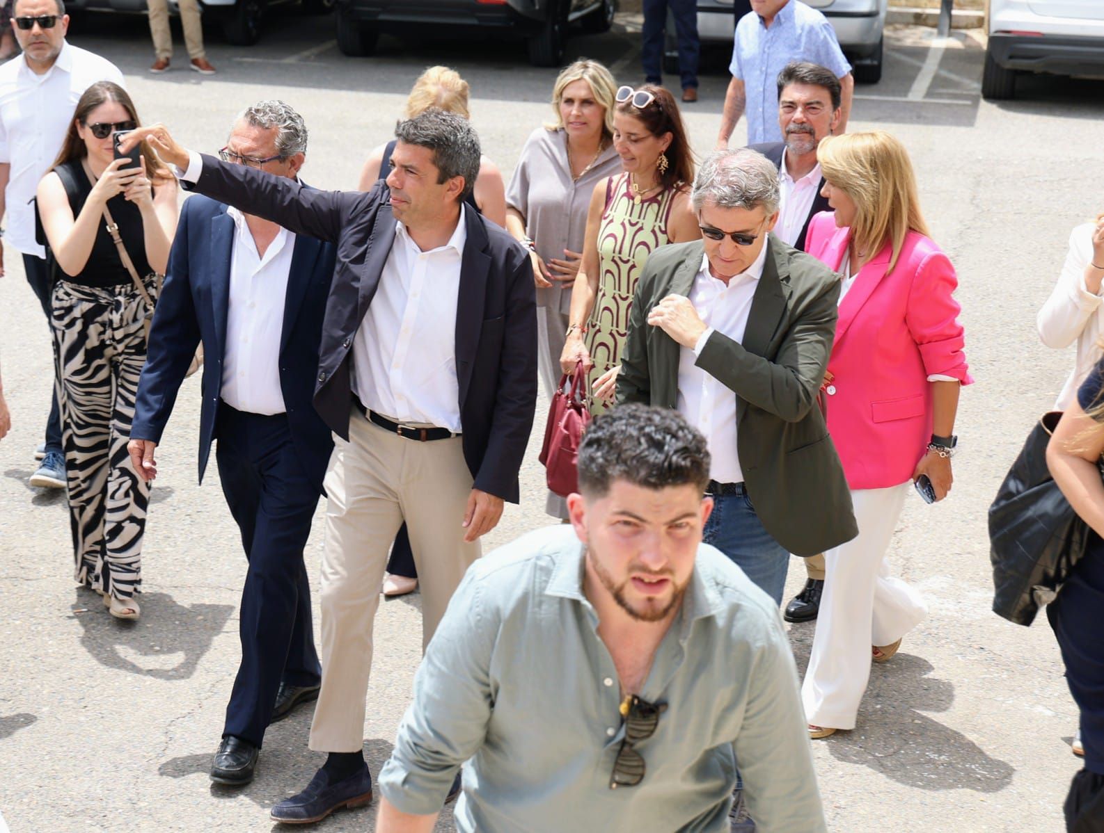 Así han llegado Feijóo y Mazón a la comida con militantes del PP en Alicante