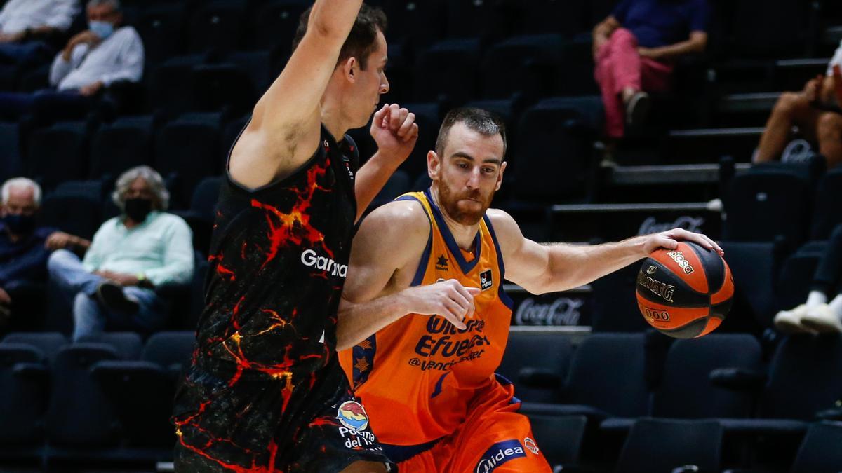 Víctor Claver con el Valencia Basket