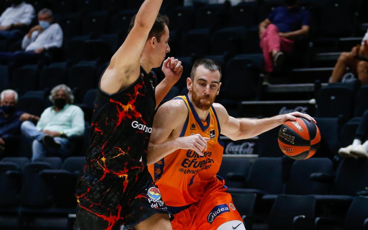 Víctor Claver con el Valencia Basket