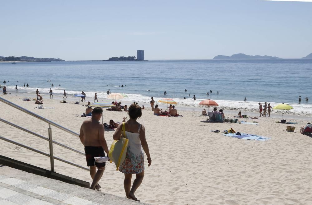 Las playas de Vigo y Panxón registraron una notable asistencia por la tarde