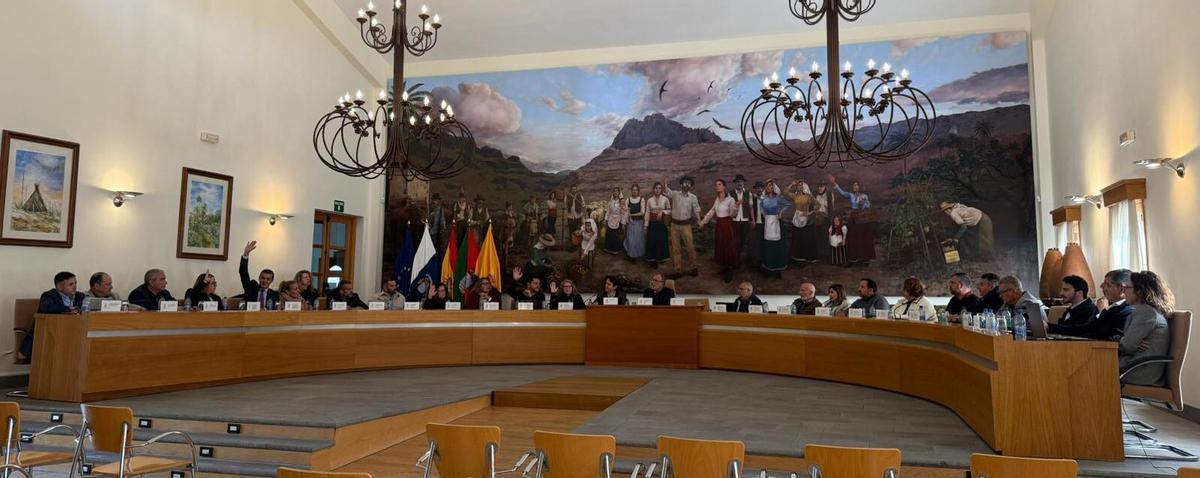 Imagen del pleno de enero, en el que fueron destituidos los tres concejales de Nueva Canarias.