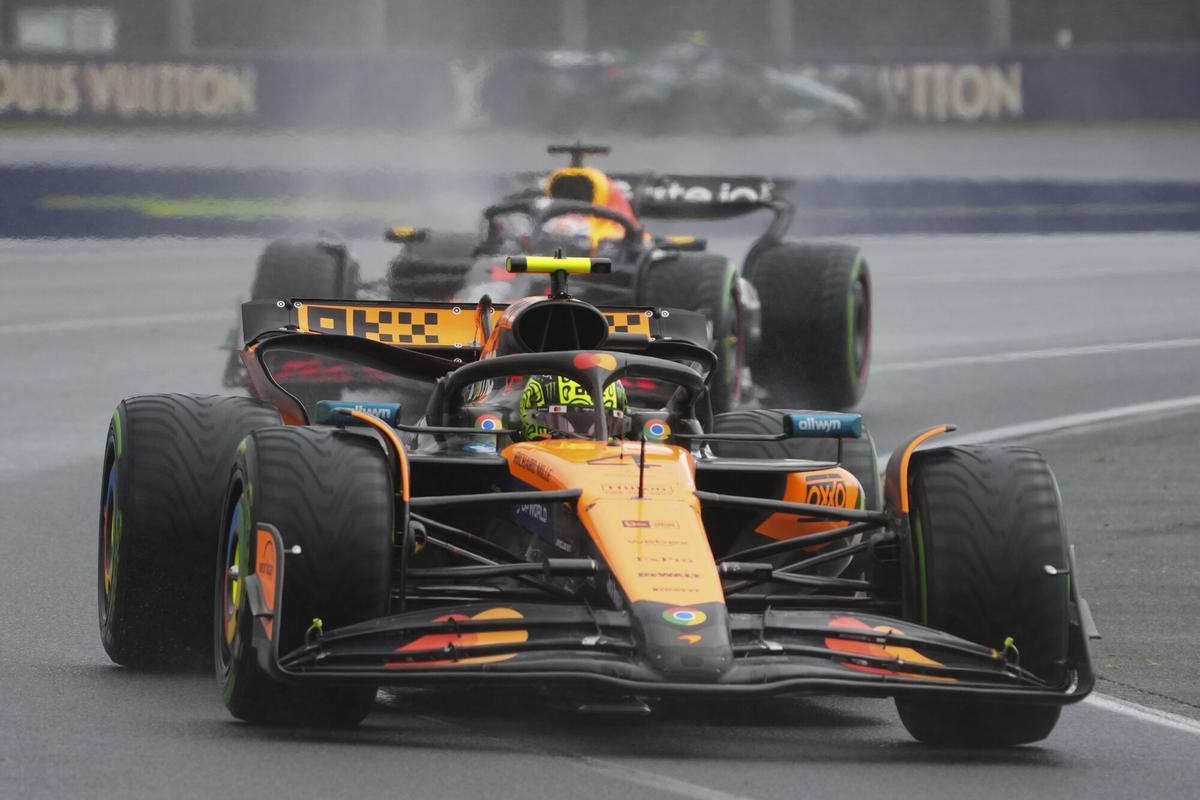 McLaren driver Lando Norris of Britain leads Red Bull driver Max Verstappen of the Netherlands during the Australian Formula One Grand Prix at Albert Park, in Melbourne, Australia, Sunday, March 16, 2025. (AP Photo/Scott Barbour)