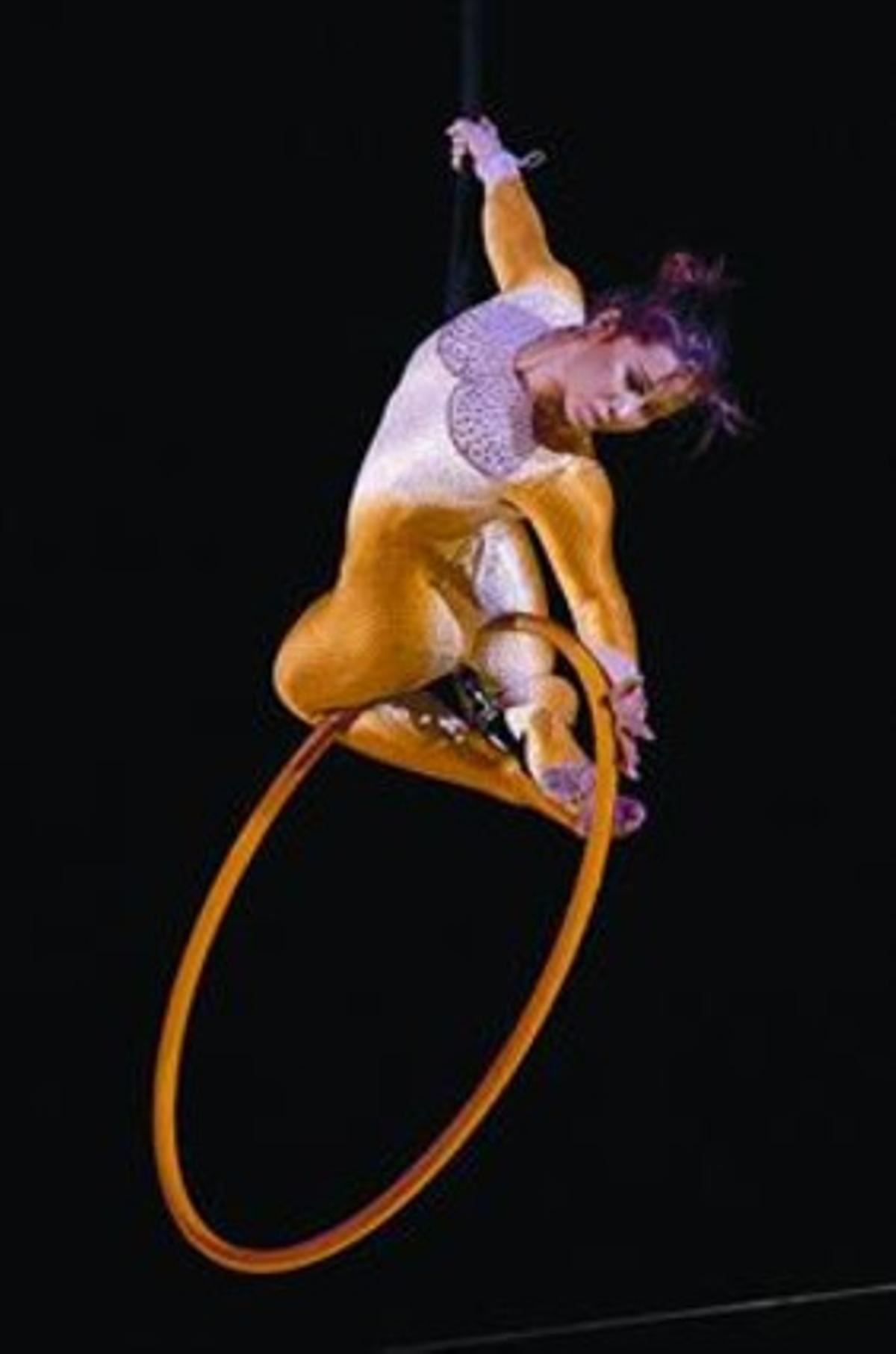 Una artista del Cirque du Soleil, en un número de ’Varekai’. Una artista del Cirque du Soleil, en un número de ’Varekai’.