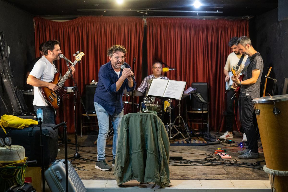 Jordi Évole ensaya con su grupo de rock Los Niños Jesús