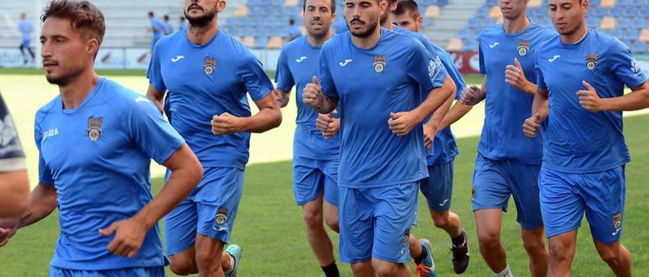 De izquierda a derecha, Mouriño, Carnero, Jacobo, Álex Fernández, Pablo y Kevin Presa, durante un entrenamiento en Pasarón. // Rafa Vázquez