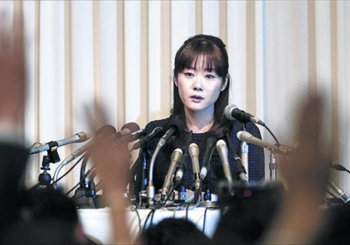 Haruko Obokata, a la roda de premsa oferta el dia 9 d’abril en què va reconèixer els seus errors.