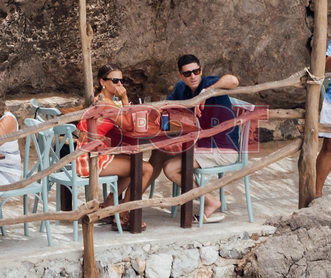 Robert Lewandowski y su mujer Anna han aprovechado las vacaciones para pasar unos días en Mallorca mientras se resuelve su posible fichaje por el FC Barcelona