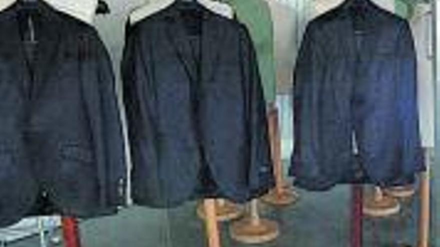 Muestra de chaquetas de una textil gallega.  | // C. PARDELLAS