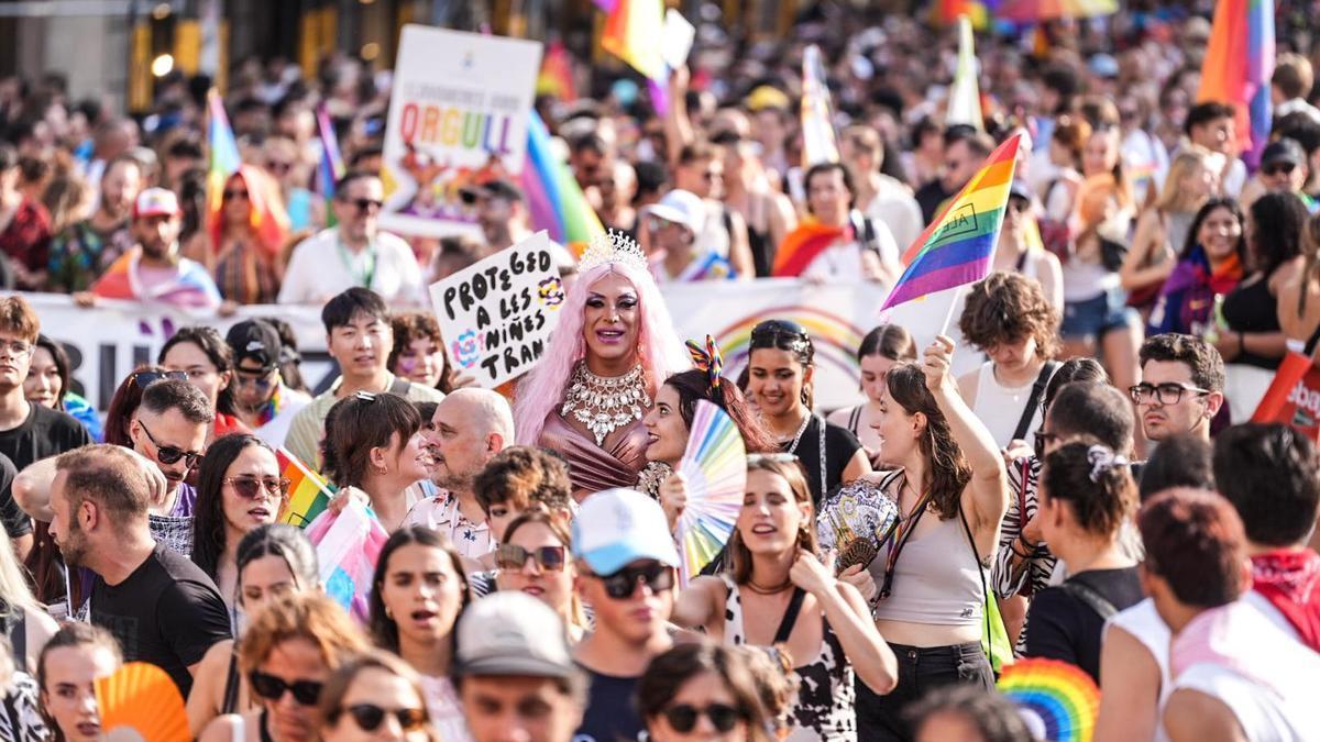 Empieza el desfile del Orgullo LGTBI en Barcelona.