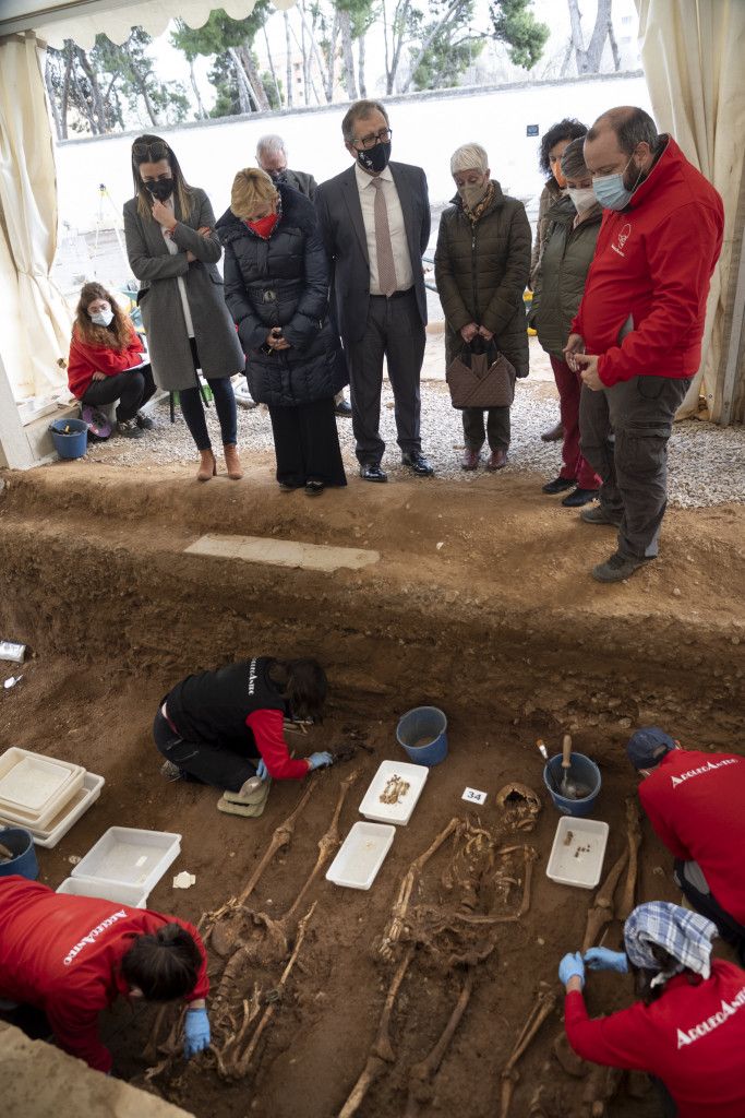 Martí acudió a la exhumación de los restos en Castelló.