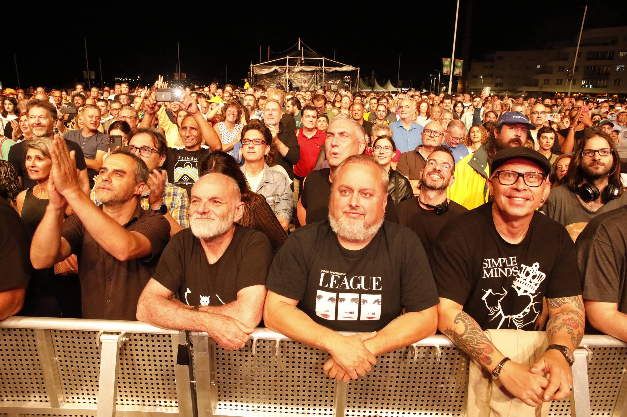 El concierto de "The Human League" en la playa de Poniente de Gijón, en imágenes