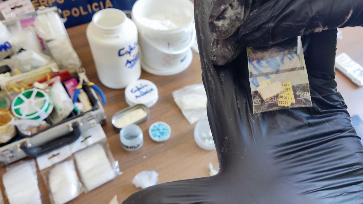 Sustancias incautadas por la policía en el supermercado de la droga de Zaragoza