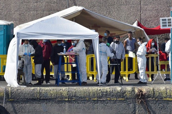 Llegada de inmigrantes al muelle de Arguineguín