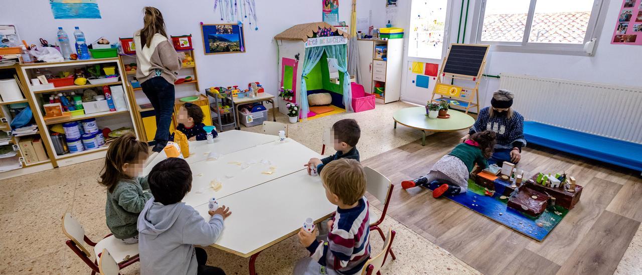 El aula de 2 años del aulario de Sella, al que ahora acuden también niños de Relleu y Orxeta pero que el próximo año contarán con su propia unidad.