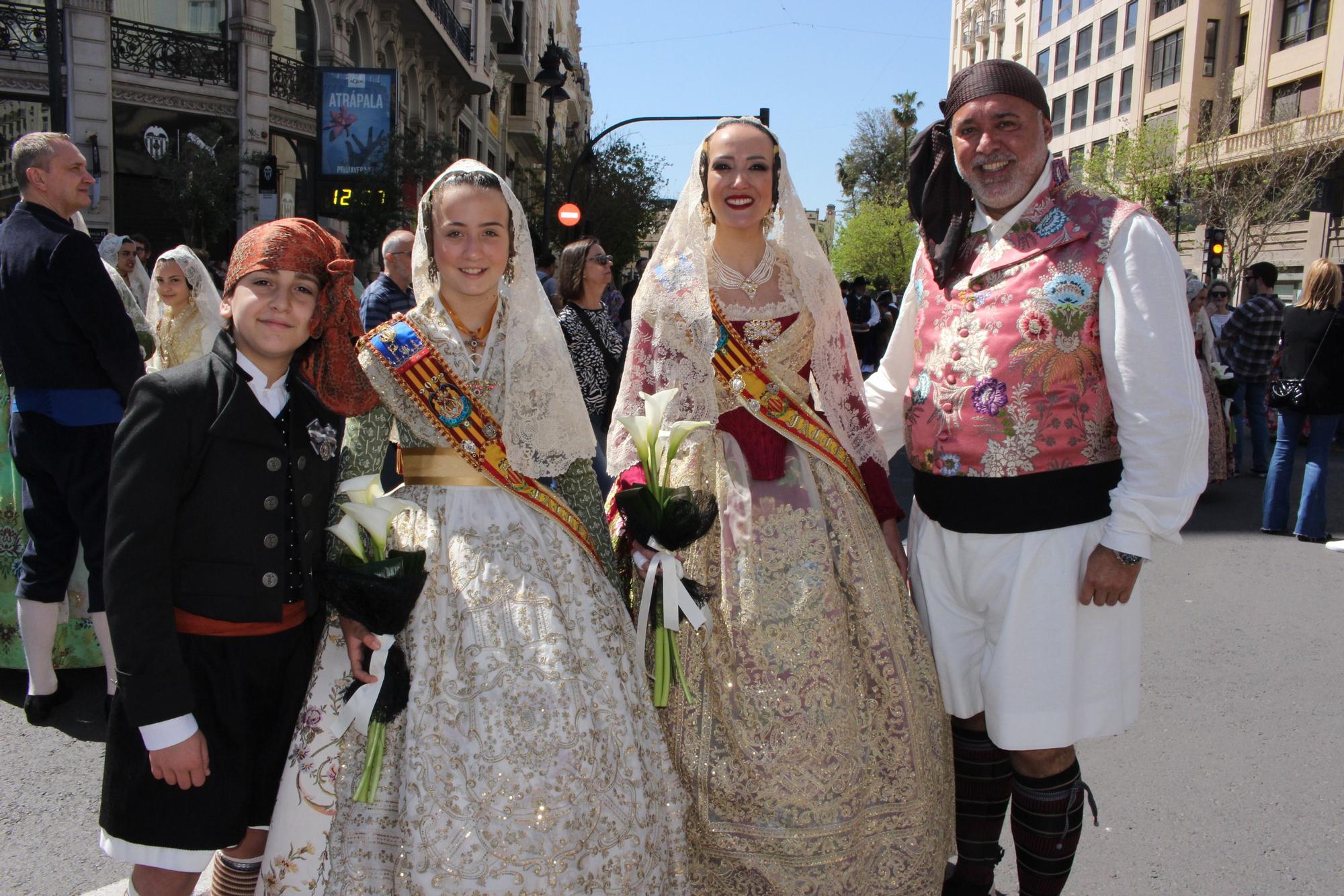 El desfile de falleras mayores en la Ofrenda a San Vicente Ferrer