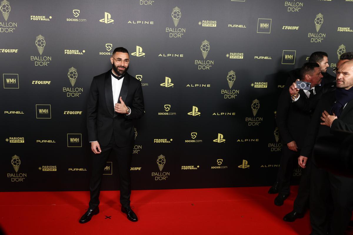 Paris (France), 17/10/2022.- Karim Benzema of Real Madrid arrives for the Ballon d’Or ceremony in Paris, France, 17 October 2022. For the first time the Ballon d’Or, presented by the magazine France Football, will be awarded to the best players of the 2021-22 season instead of the calendar year. (Francia) EFE/EPA/Mohammed Badra