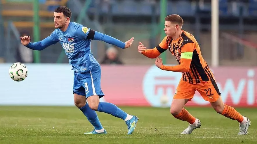 Resumen, goles y highlights del Shakhtar 3 - 0  AZ Alkmaar de la ida de cuartos de final de la Conference League