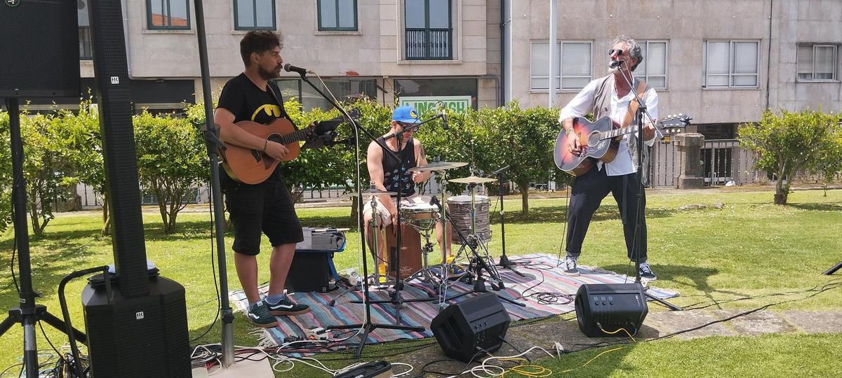 Actuación de Rodrigo Valente y Pepe Solla en la presentación de la marca Rías Baixas Fest.