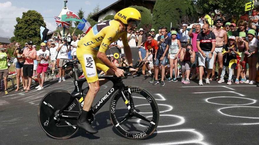 Chris Froome, durante la cronoescalada de ayer. // Reuters