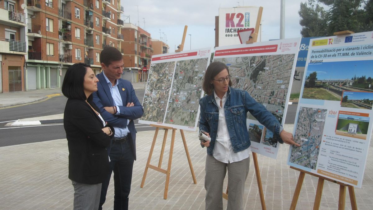 La directora general de Movilidad explica detalles de los proyectos en presencia del alcalde y la consellera.